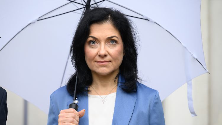Politische Sommerreise mit Herbstwetter: Katherina Reiche hat zahlreiche Unternehmen in mehreren Bundesländern aufgesucht.