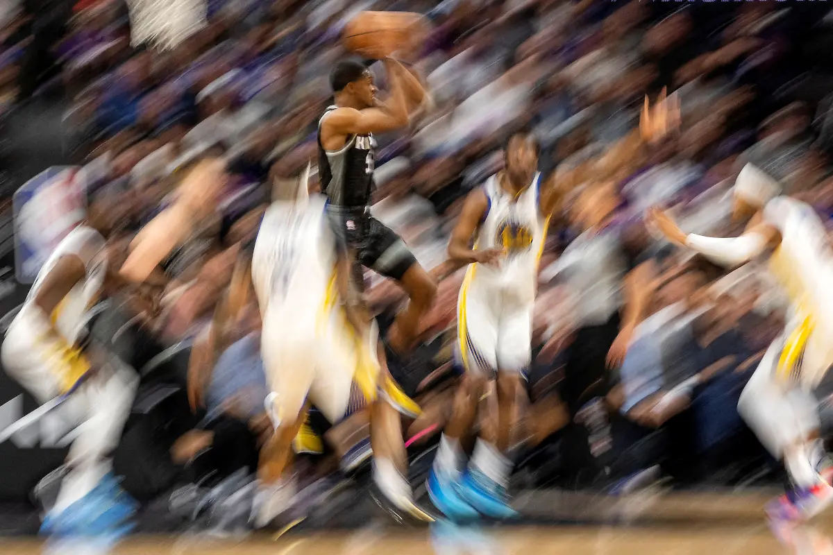 2023-04-18T152319Z-1188427772-20486563-RTRMADP-3-BASKETBALL-NBA-SAC-GSW