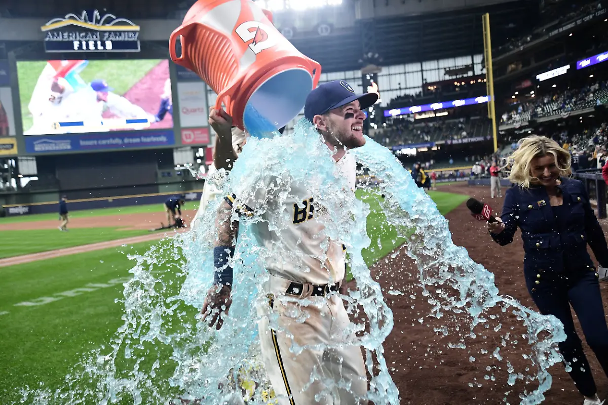 2023-04-04T071147Z-1783349865-20384800-RTRMADP-3-BASEBALL-MLB-MIL-NYM