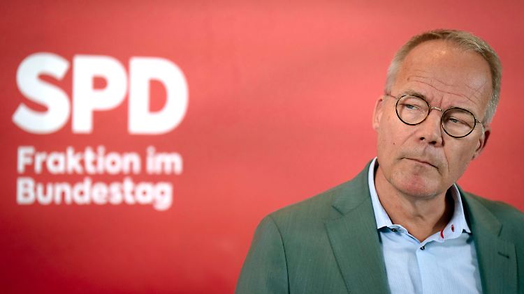 Miersch versicherte, das Arbeitsverhältnis zu Unionsfraktionschef Jens Spahn sei intakt. 