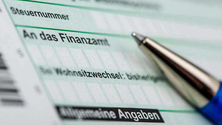 Mit Kanzlerin Angela Merkel und der Union habe die SPD ab 2007 die Reichensteuer für Spitzenverdiener erhöht, erinnerte Ex-SPD-Vize Stegner.