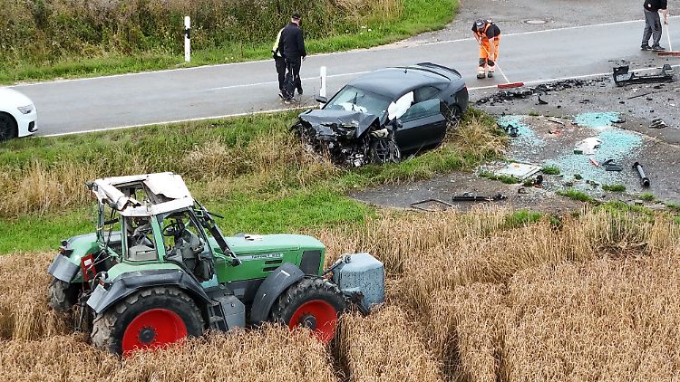 Am Audi und dem Fendt-Traktor entstand wohl ein sechsstelliger Schaden.