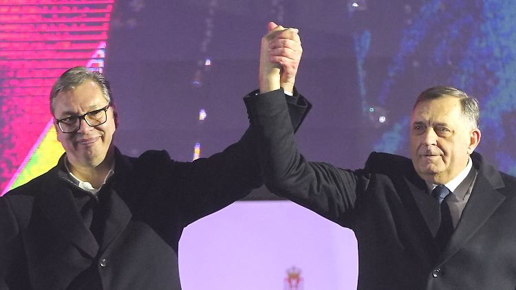 Vucic (l.) hält zu Dodik. Die Entscheidung des Berufungsgerichts sei "undemokratisch, unmoralisch und ein ernsthafter Angriff auf die serbische Bevölkerung in Bosnien und Herzegowina".