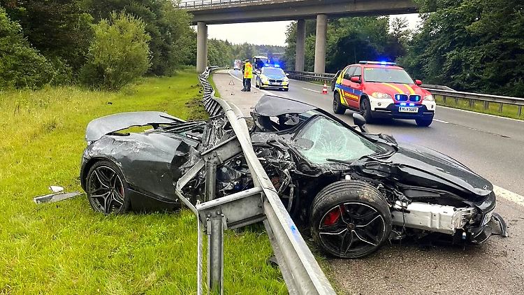 Zwischen A8 und A995 kam es zum Unfall.
