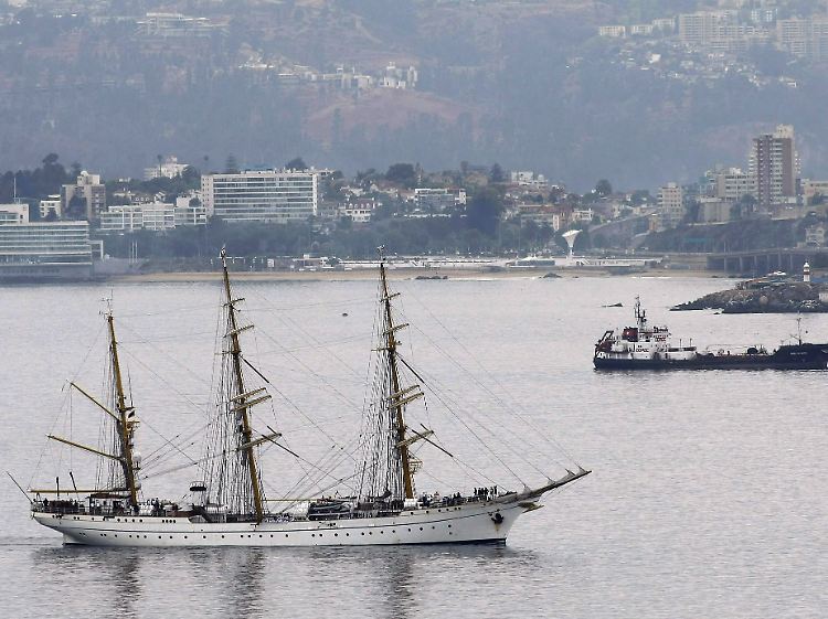 Die "Gorch Fock" bei ihrer Ankunft in Valparaiso.