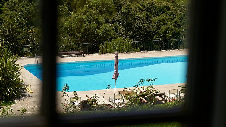 Die im Pool gefundenen Kinder waren sechs und acht Jahre alt. (Symbolbild)