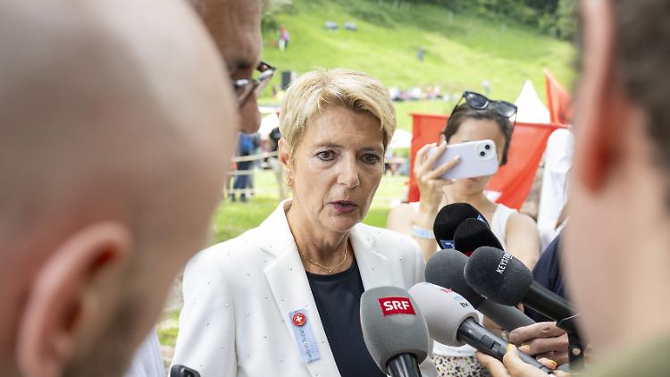 Karin Keller-Sutter hatte zuvor mit US-Präsident Trump telefoniert. Berichte über einen Streit bei dem Gespräch wurden zurückgewiesen.