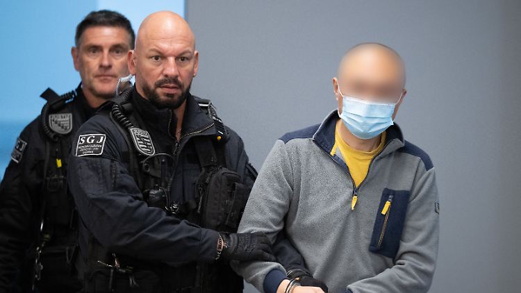 Der mutmaßliche Agent selbst schweigt am ersten Prozesstag und lässt eine Erklärung seines Anwalts verlesen.