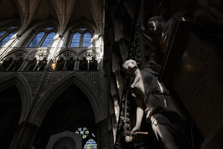 2023-04-12T134416Z-1652209341-RC2VC0AASA1I-RTRMADP-3-BRITAIN-ROYALS-CORONATION