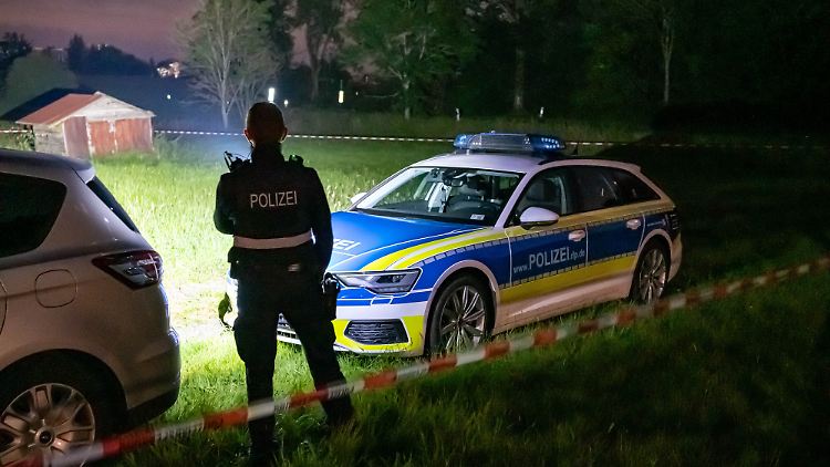 Es besteht die Möglichkeit, dass es sich bei der entdeckten Leiche um den mutmaßlichen Täter handelt.
