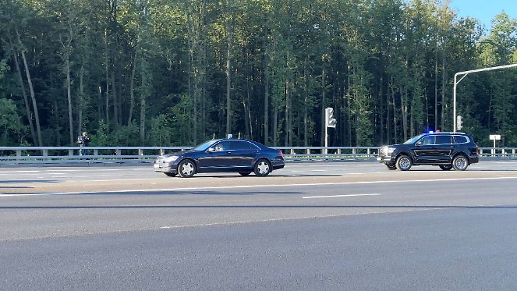 Witkoffs Kolonne beim Verlassen des Flughafens in Moskau. 