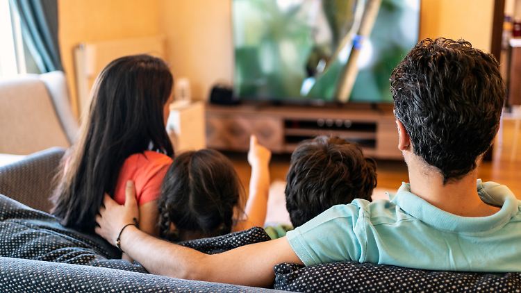 Entspannt über das Internet Fernsehen empfangen: Diese Möglichkeiten gibt es.