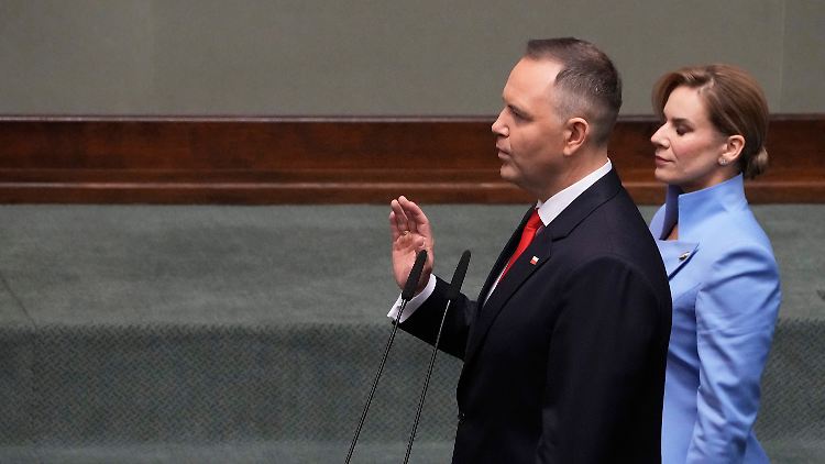 Nawrocki legt im Parlament den Amtseid ab.