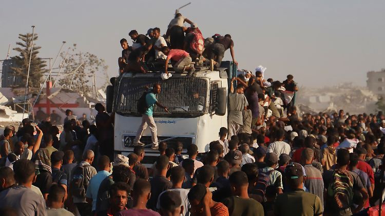 Seit Dienstag dürfen auch private Unternehmen Hilfen via Lastwagen in den Gazastreifen liefern.