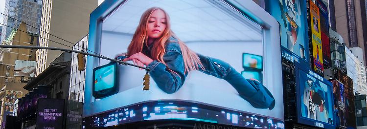 Viele Frauen sorgten bereits für Auffahrunfälle, wenn sie von großen Postern hinab warben oder auf leuchtenden Billboards prangten. Hingucker. So wie Sydney nun. 