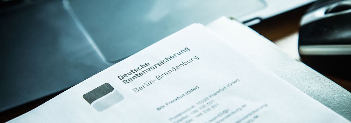 Rentenbescheide können Fehler enthalten, meist aber liegt es daran, dass Informationen fehlen.