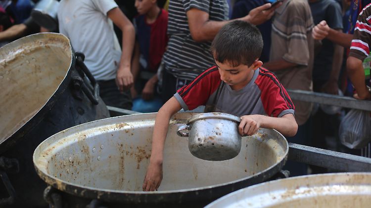 Ein palästinensischer Junge in Deir Al Balah im Gazastreifen. 