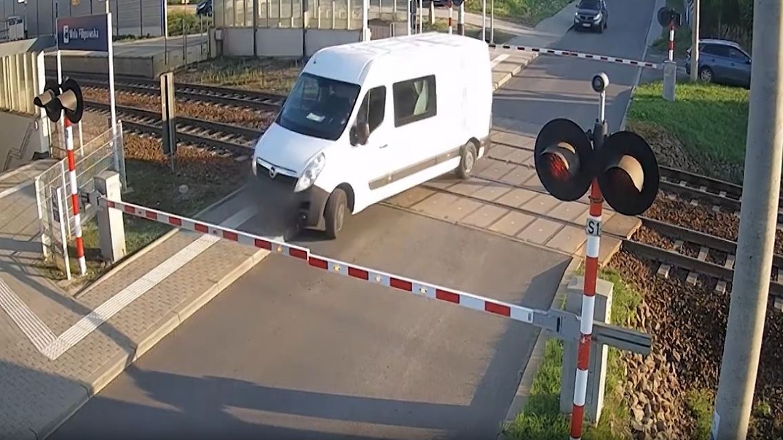 TransporterBahnübergang.jpg
