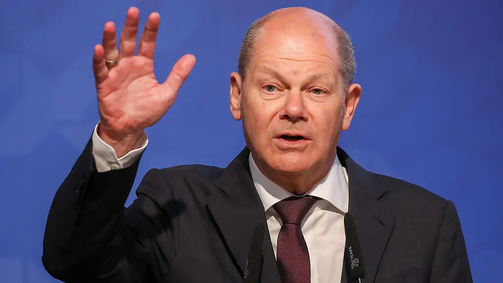 Olaf-Scholz-Bundeskanzler-spricht-auf-dem-Zukunftsforum-Wirtschaft-Arbeit-2030-in-Dresden