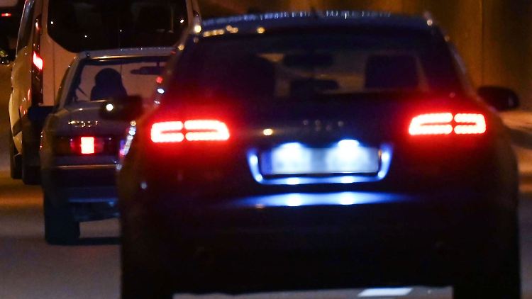 Unübersichtliche Situation, Spurwechsel und Abbremsen: Hat immer der Auffahrende nach einem Unfall Schuld?
