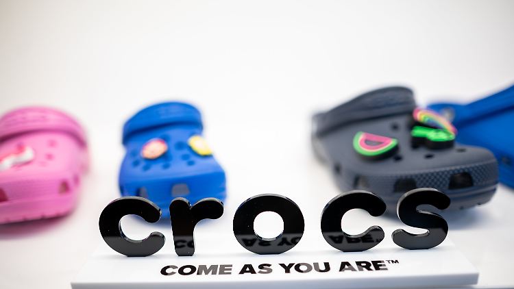 Crocs blickt pessimistisch in die Zukunft.