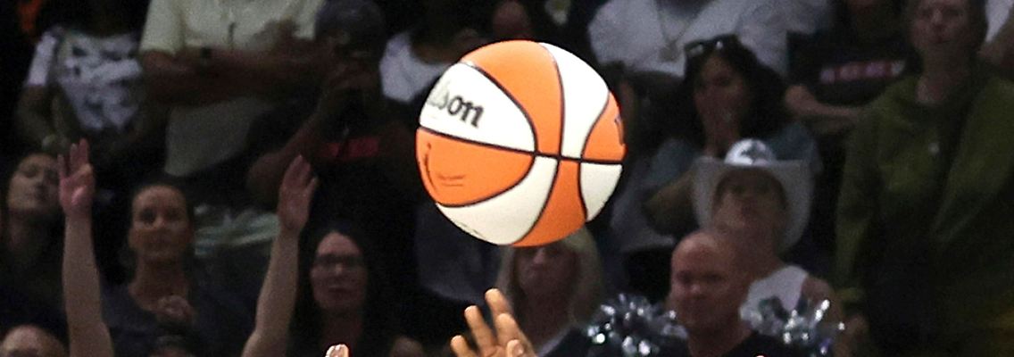Spiele der WNBA wurden zuletzt mehrfach gestört - durch aufs Spielfeld geworfenes Sexspielzeug.