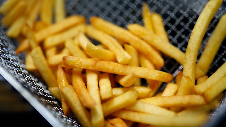 Für den ungesunden Effekt von Pommes seien Fette und Salz verantwortlich sowie Stoffe, die beim Frittieren entstehen, schreiben die Studienautoren.