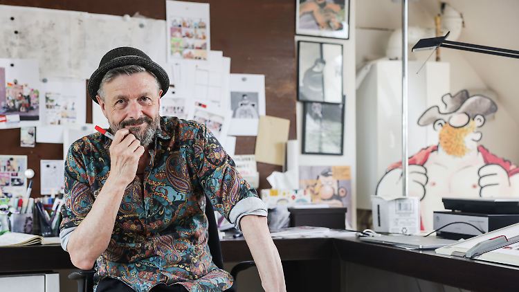 Ralf König in seinem Atelier.