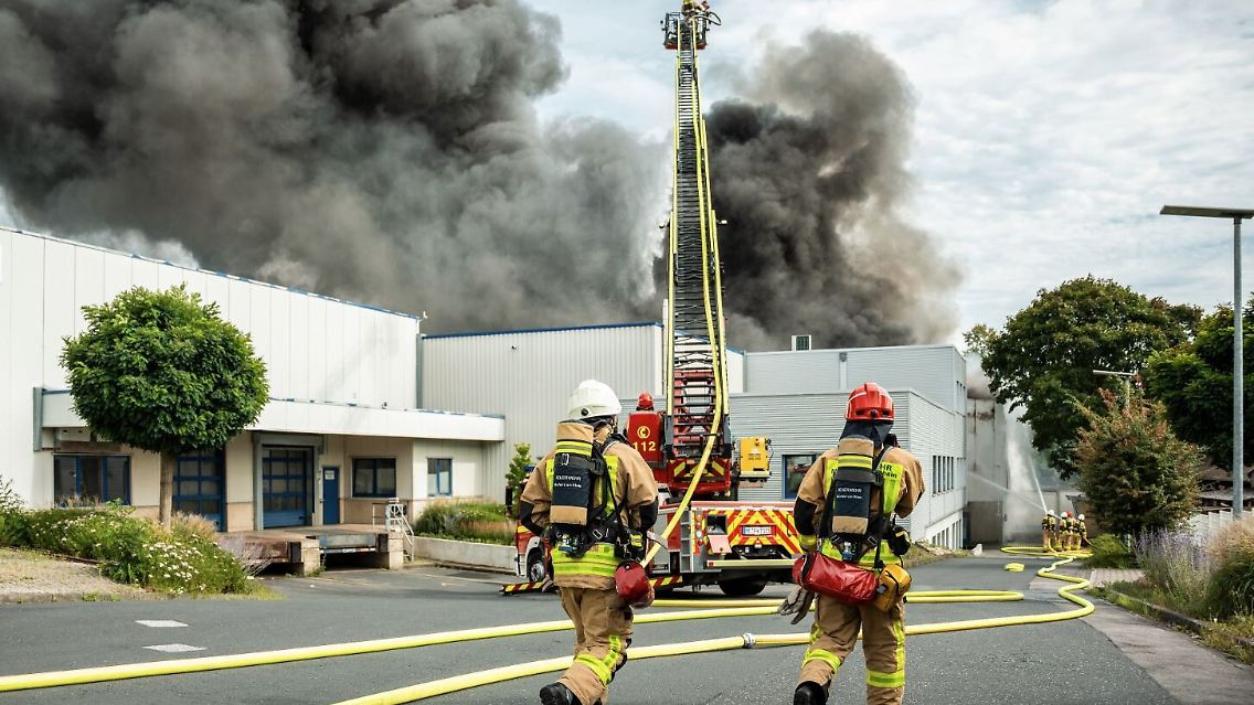 Feuerwehrleute im Einsatz.