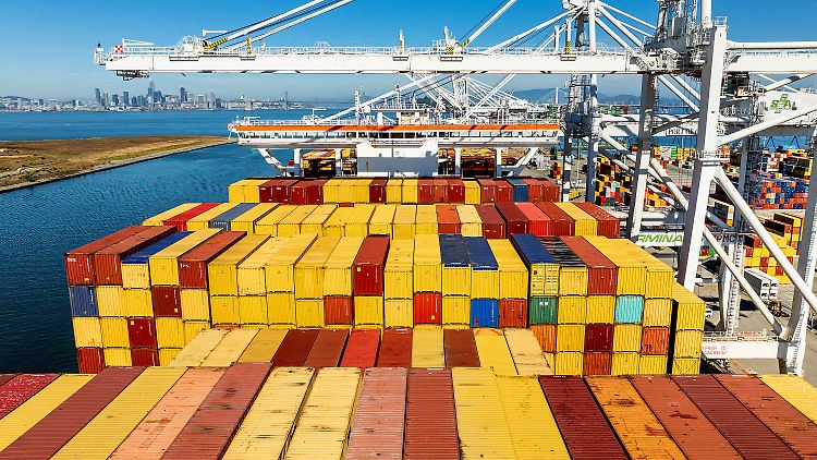 Die deutschen Exporte in die USA sanken im ersten Halbjahr 2025 im Vorjahresvergleich um 3,9 Prozent.