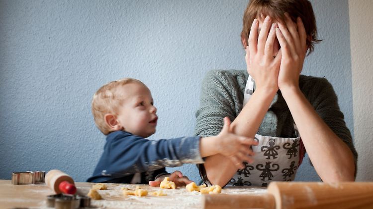Woher kommt das Gefühl, sich für ein Kind verantwortlich zu fühlen? Auch dieser Frage geht Anne Sauer in ihrem Roman nach. 