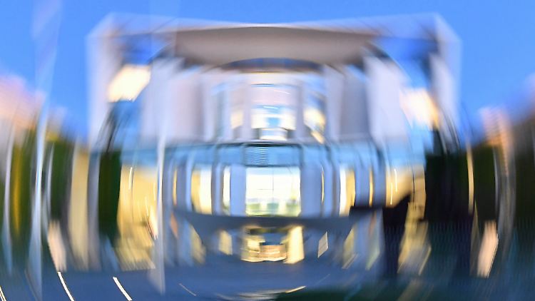 Verwirrter Blick aufs Kanzleramt: Kann die Merz-Regierung in diesem populistischen Zeitalter überleben? Oder zerreißt es das Bündnis ähnlich wie zuvor die Ampel?