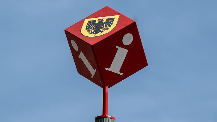 Die Partei klebte im Kommunalwahlkampf Plakate, die nach Feststellung der Stadt das mehr als 1000 Jahre alte Dortmunder Wappen in leicht abgewandelter Form tragen. Dies sei rechtswidrig.