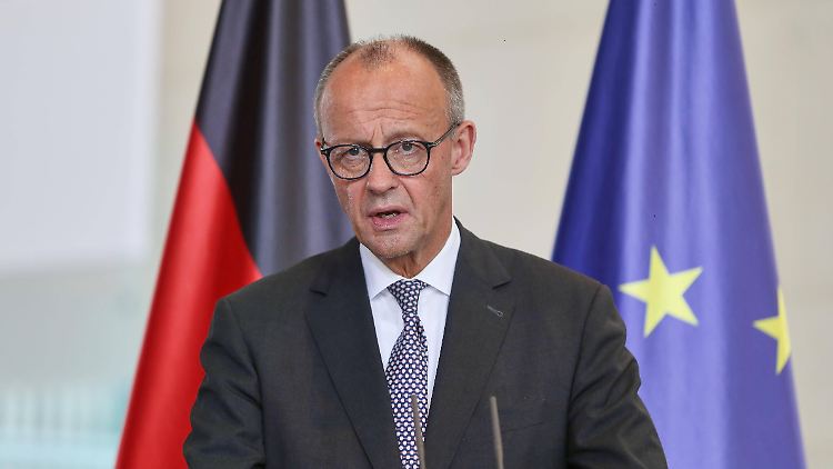 Für seine Israel-Entscheidung wird Friedrich Merz aus der eigenen Fraktion scharf kritisiert.