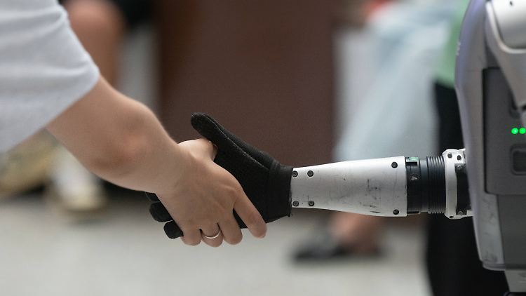 Menschen neigen offenbar dazu, Roboter zu vermenschlichen.