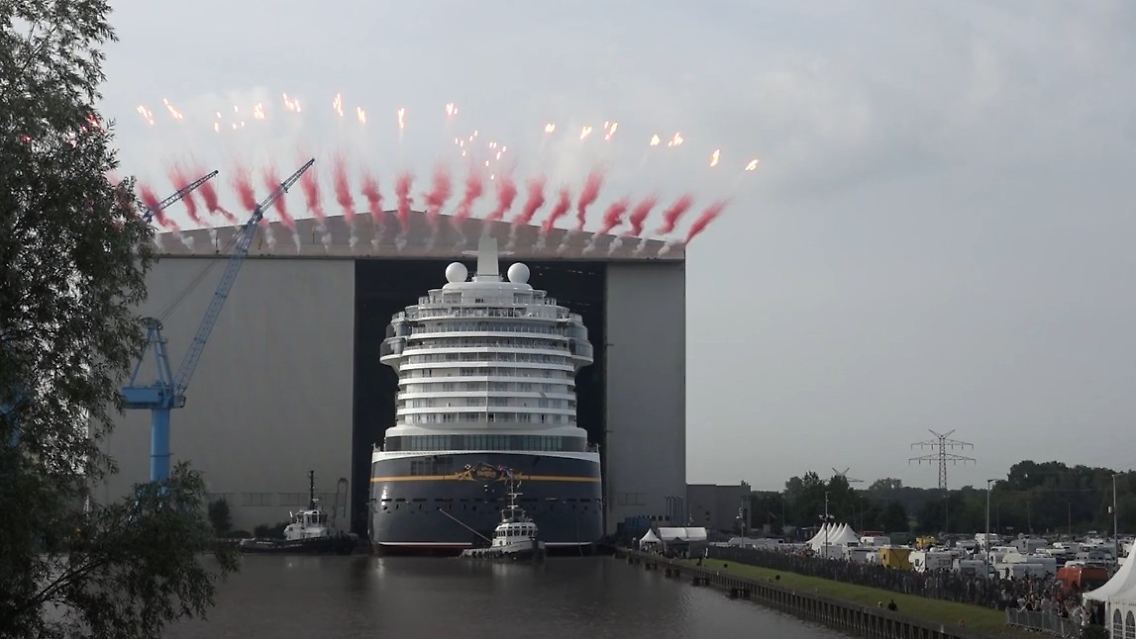 Disney Schiff.jpg