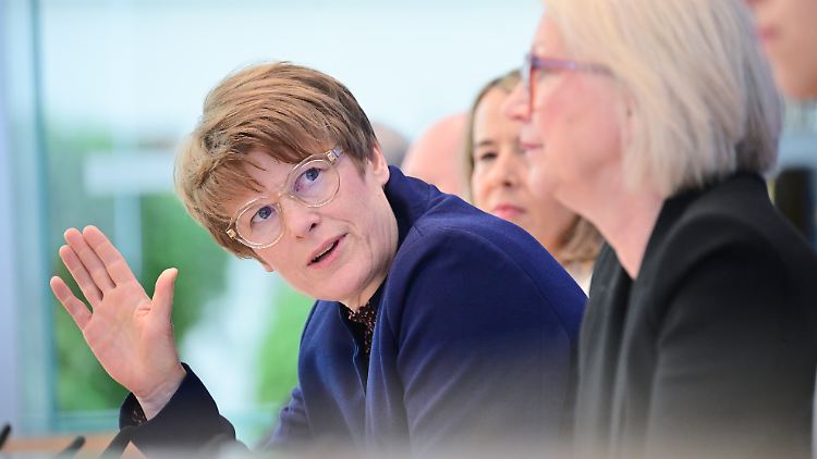 Veronika Grimm ist eine von fünf Wirtschaftsweisen, also Mitglied im Sachverständigenrat zur Begutachtung der gesamtwirtschaftlichen Entwicklung.