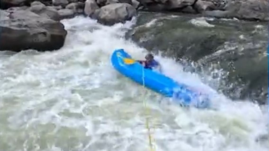 Schlauchboot Stromschnelle.jpg