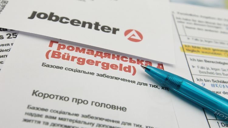 Laut BA gab es im April 2025 gut 693.000 ukrainische Leistungsberechtigte im Bürgergeld.