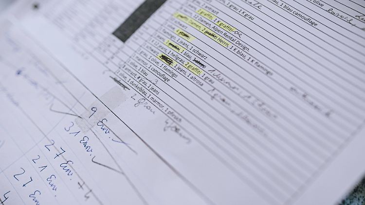 Trotz der leichten Entspannung sei die Auftragslage für viele Selbstständige weiterhin kritisch, sagen Experten.