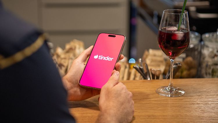 Tinder ist eine beliebte Dating-App, die das Kennenlernen neuer Leute erleichtern soll.