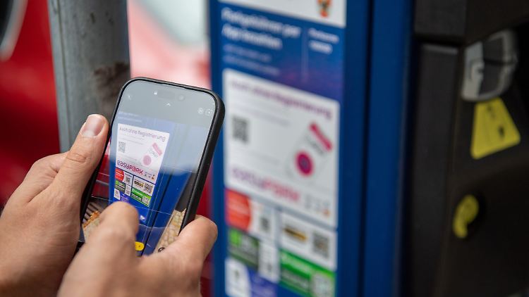 Gefahr per QR-Code: "Quishing" kann auch im öffentlichen Raum lauern.