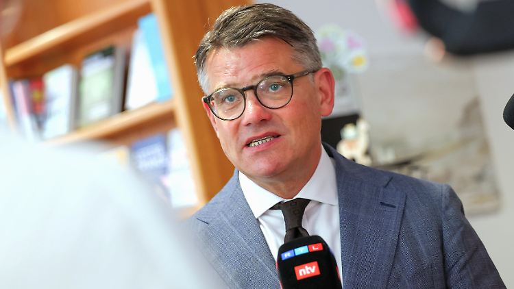 Boris Rhein (Foto) erhält Rückendeckung von Dennis Thering.