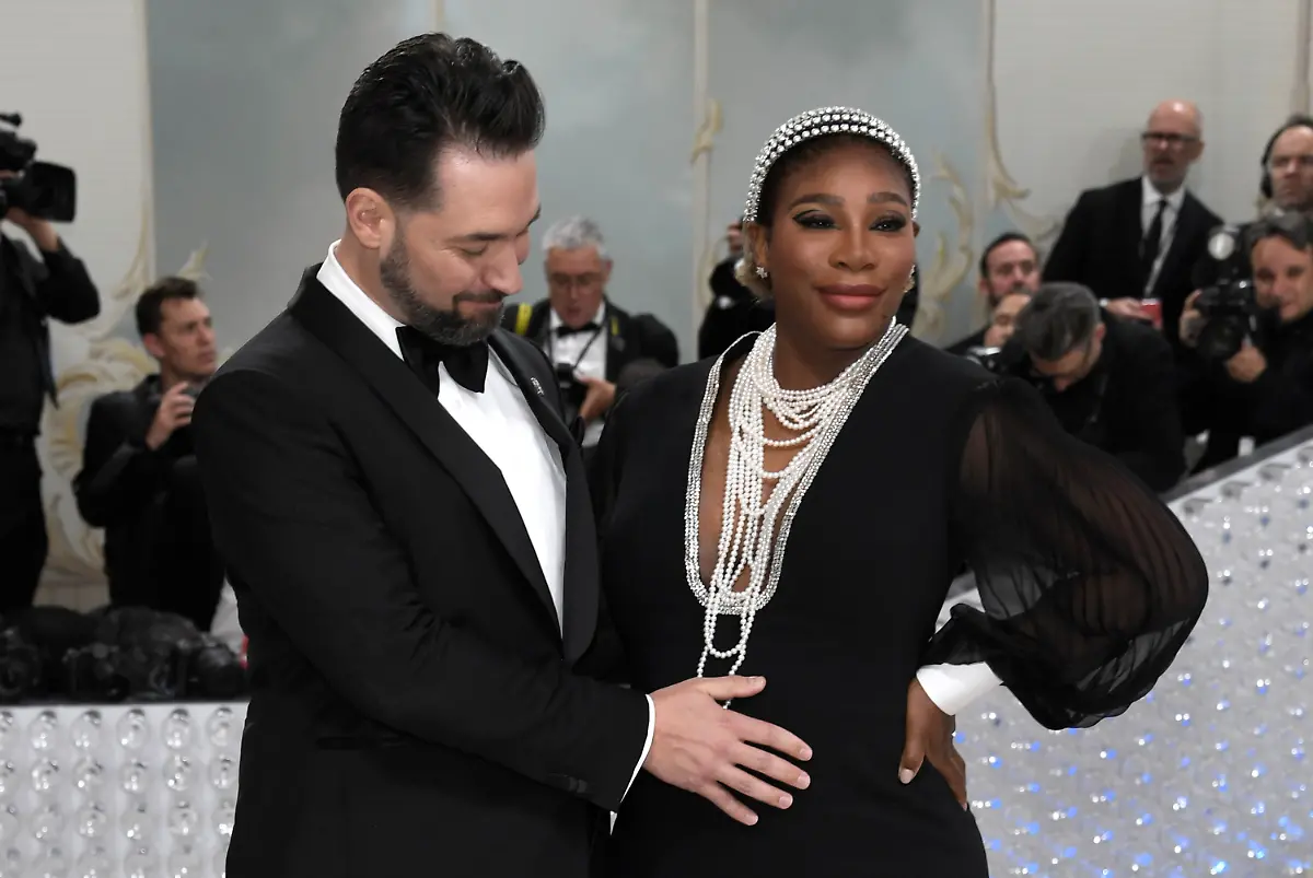 Sichtlich-gluecklich-ueber-den-Familienzuwachs-Serena-Williams-und-Partner-Alexis-Ohanian