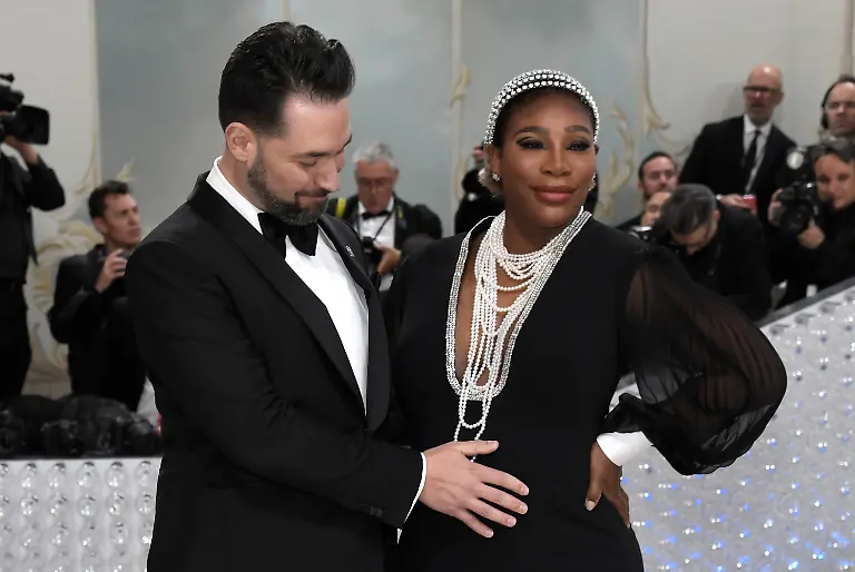 Sichtlich-gluecklich-ueber-den-Familienzuwachs-Serena-Williams-und-Partner-Alexis-Ohanian