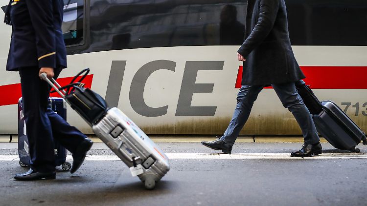 Der ICE L erlaubt den stufenlosen Einstieg, heißt es bei der Bahn.