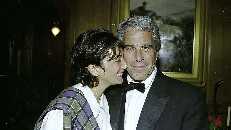 Ghislaine Maxwell war über viele Jahre eine enge Vertraute von Jeffrey Epstein (r.).