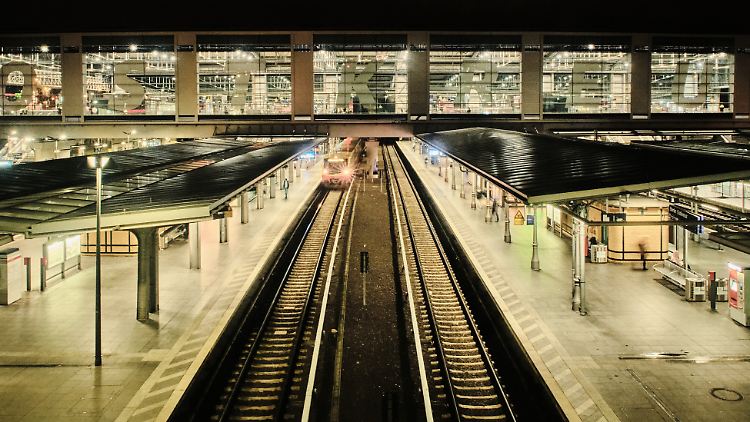 Immer wieder kommt es in der Umgebung des Bahnhofs zu Demonstrationen aus dem rechten Spektrum.