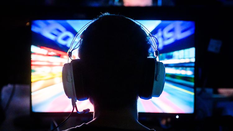Sieben Prozent der Gamer zocken mehr als fünf Stunden am Tag.