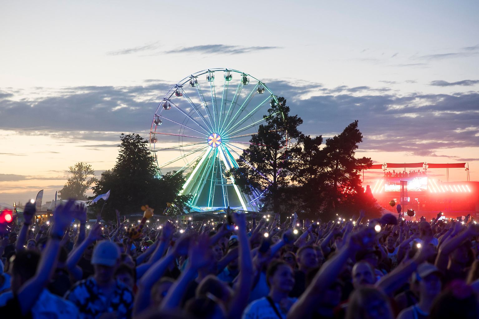 Statt einen schönen Blick über das Festivalgelände zu genießen, sind genau vor einem Jahr, am 17. August 2024, ...